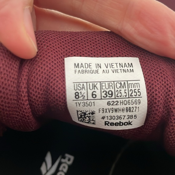 Burgundy suede shoes Reebok womens size 8 1/2 or mens 7 great condition - Picture 13 of 14